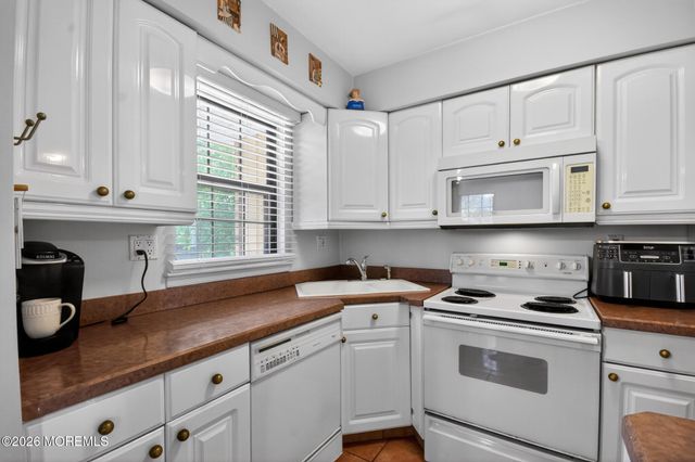 1311 Wellington Place, Aberdeen, NJ 07747