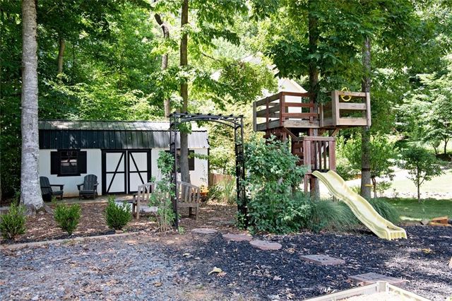 2113 Benwicke Drive, Pfafftown, NC 27040
