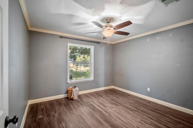 2411 Orange Street, Waller, TX 77484