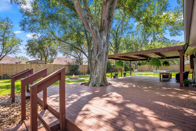 2411 Orange Street, Waller, TX 77484