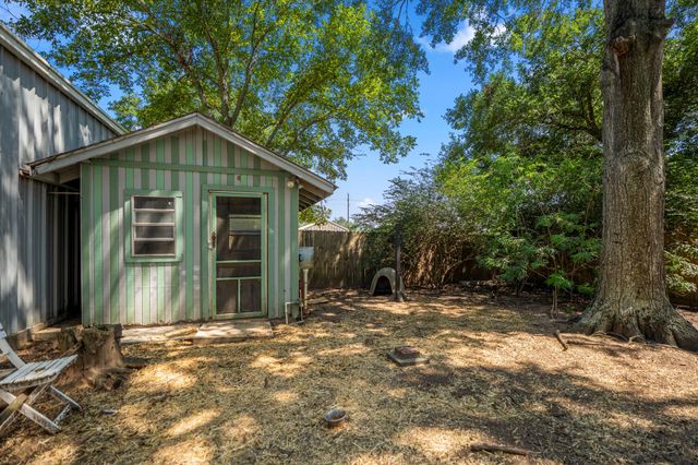 2411 Orange Street, Waller, TX 77484