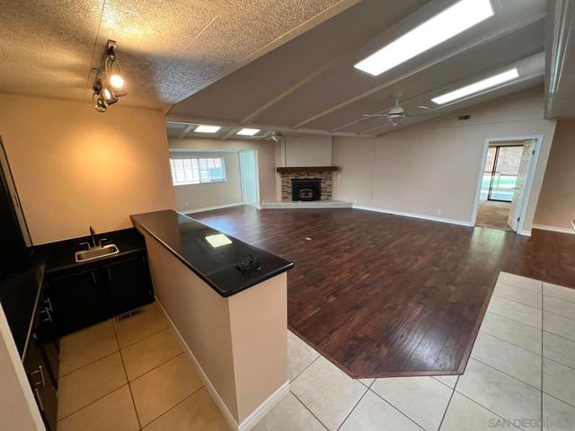 8975 Lawrence Welk SPC 311, Escondido, CA 92026