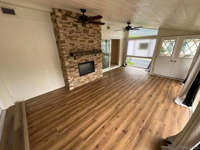 8975 Lawrence Welk SPC 311, Escondido, CA 92026