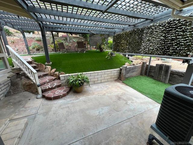 8975 Lawrence Welk SPC 311, Escondido, CA 92026