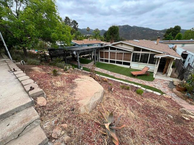 8975 Lawrence Welk SPC 311, Escondido, CA 92026