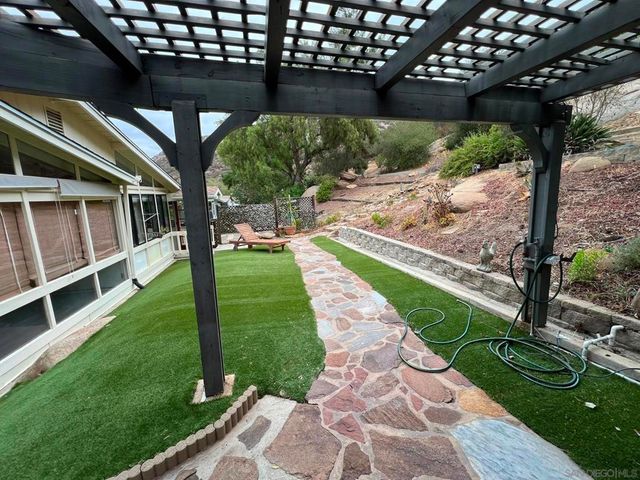 8975 Lawrence Welk SPC 311, Escondido, CA 92026