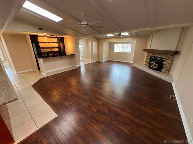 8975 Lawrence Welk SPC 311, Escondido, CA 92026