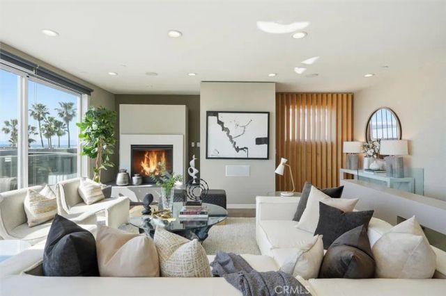 2406 Ocean Drive, Manhattan Beach, CA 90266