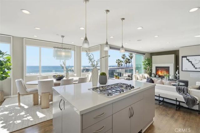2406 Ocean Drive, Manhattan Beach, CA 90266