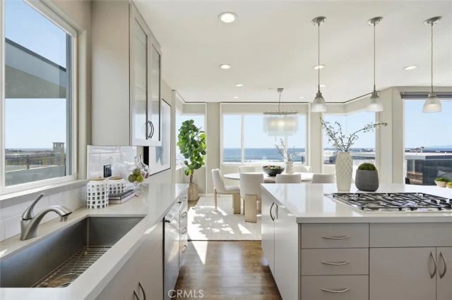 2406 Ocean Drive, Manhattan Beach, CA 90266