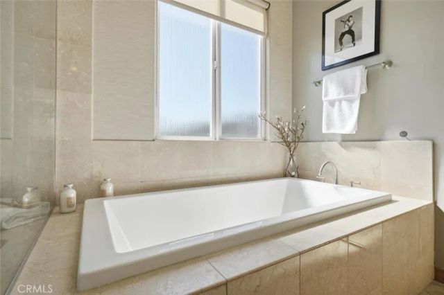 2406 Ocean Drive, Manhattan Beach, CA 90266