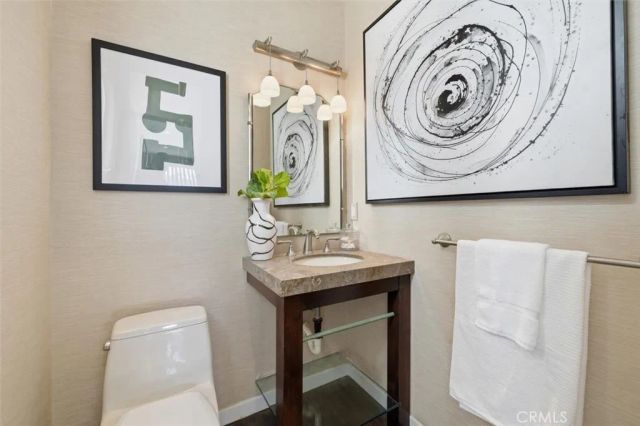 2406 Ocean Drive, Manhattan Beach, CA 90266