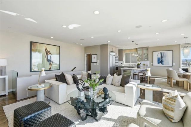 2406 Ocean Drive, Manhattan Beach, CA 90266