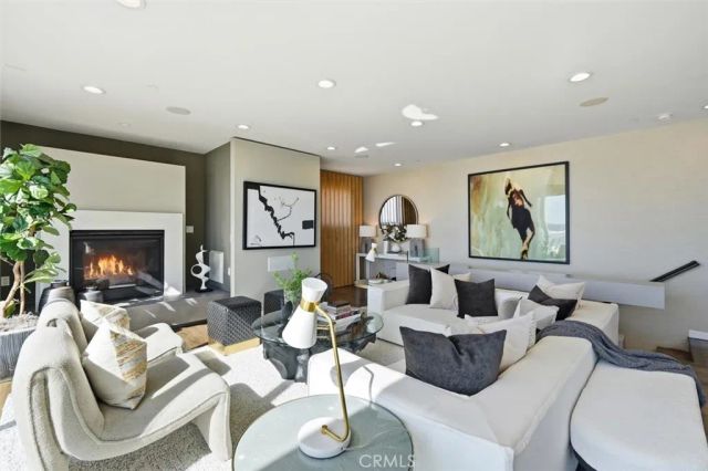 2406 Ocean Drive, Manhattan Beach, CA 90266