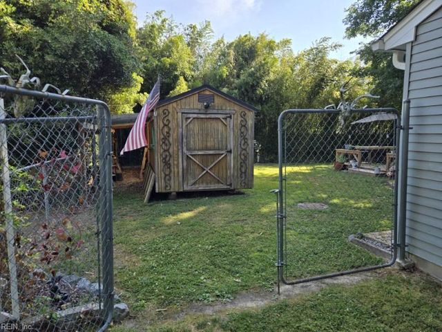 106 Lambert DR, Newport News, VA 23602