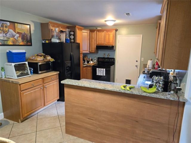106 Lambert DR, Newport News, VA 23602