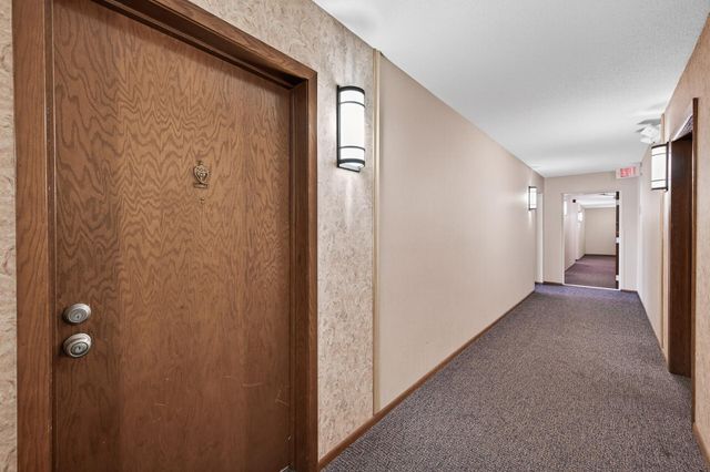 3153 Old Highway 8 304, Roseville, MN 55418