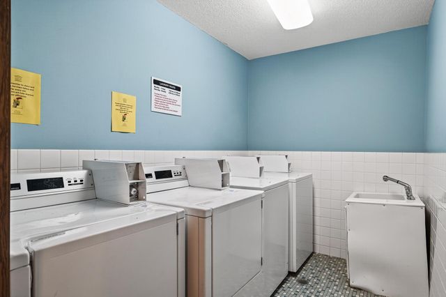 3153 Old Highway 8 304, Roseville, MN 55418