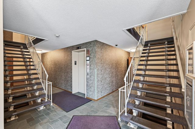 3153 Old Highway 8 304, Roseville, MN 55418