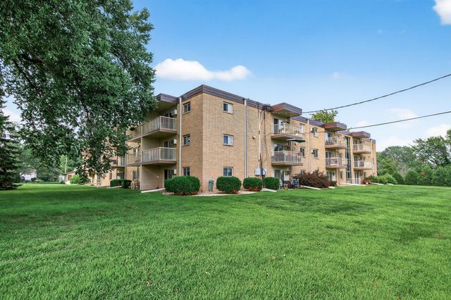 3153 Old Highway 8 304, Roseville, MN 55418