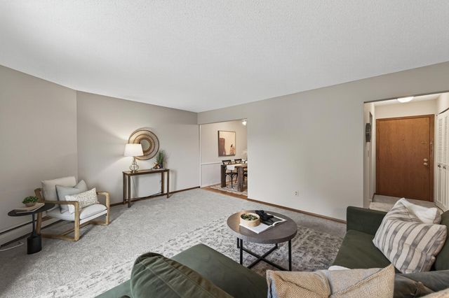 3153 Old Highway 8 304, Roseville, MN 55418