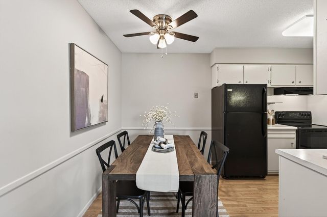 3153 Old Highway 8 304, Roseville, MN 55418