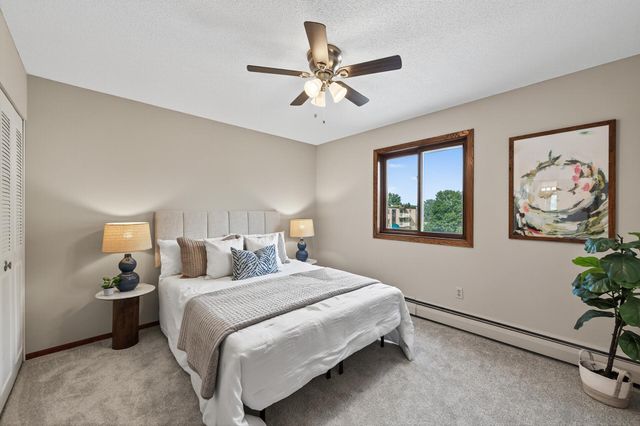 3153 Old Highway 8 304, Roseville, MN 55418