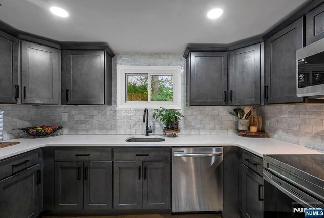 48 Dunham Road, West Milford, NJ 07421