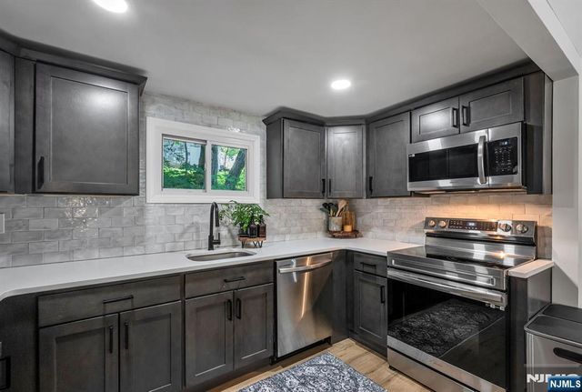 48 Dunham Road, West Milford, NJ 07421
