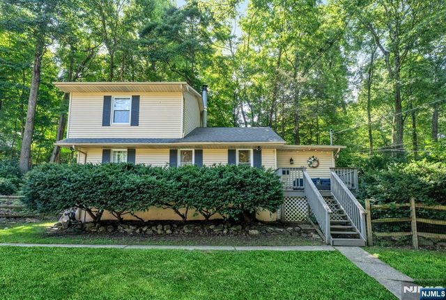 48 Dunham Road, West Milford, NJ 07421