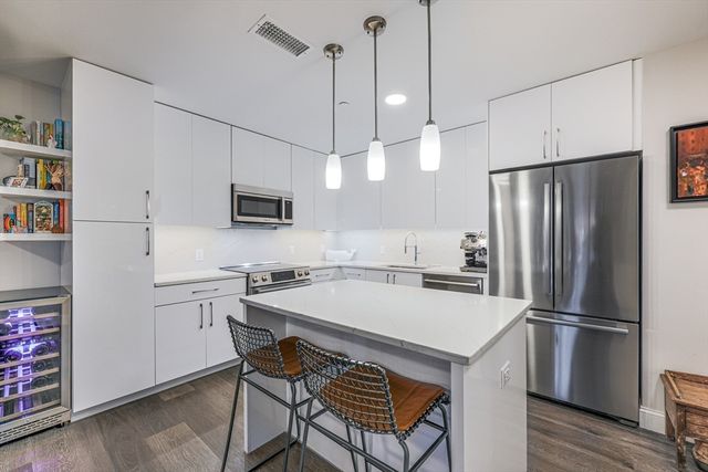 771 Harrison Ave 410, Boston, MA 02118