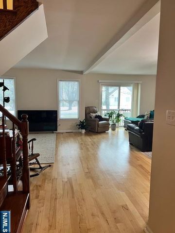 54 Foxwood Square, Old Tappan, NJ 07675