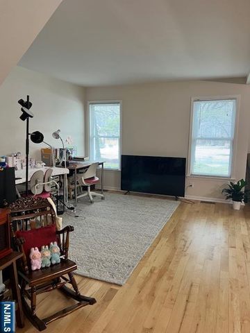 54 Foxwood Square, Old Tappan, NJ 07675