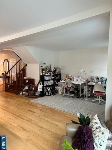 54 Foxwood Square, Old Tappan, NJ 07675