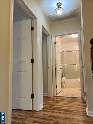 54 Foxwood Square, Old Tappan, NJ 07675