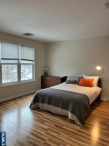 54 Foxwood Square, Old Tappan, NJ 07675