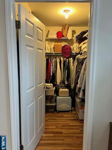 54 Foxwood Square, Old Tappan, NJ 07675