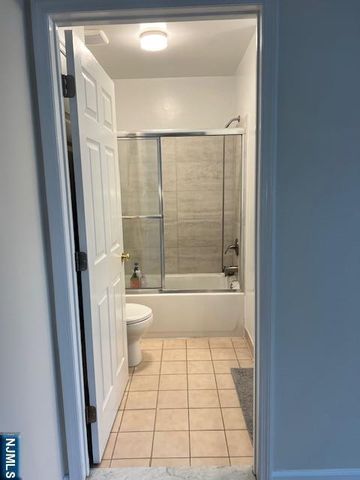 54 Foxwood Square, Old Tappan, NJ 07675