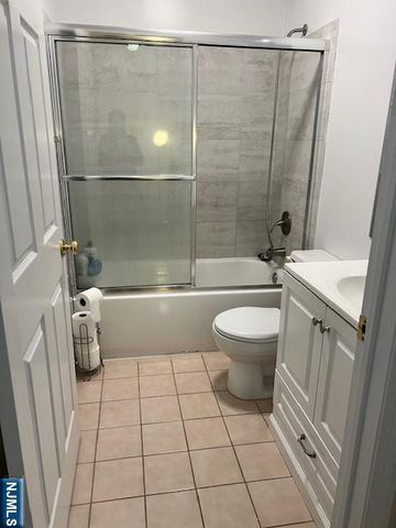 54 Foxwood Square, Old Tappan, NJ 07675