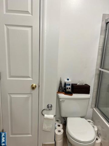 54 Foxwood Square, Old Tappan, NJ 07675