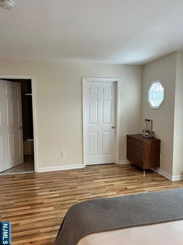 54 Foxwood Square, Old Tappan, NJ 07675