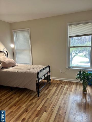 54 Foxwood Square, Old Tappan, NJ 07675