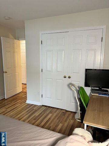 54 Foxwood Square, Old Tappan, NJ 07675