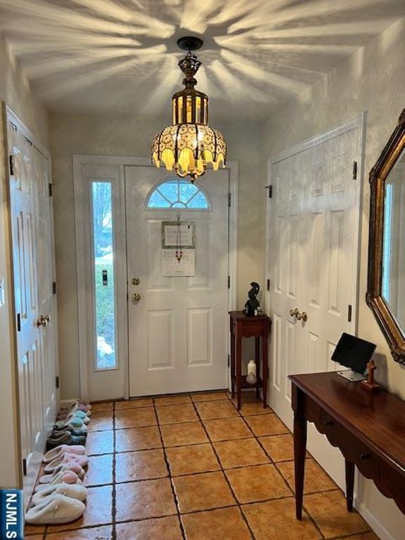 54 Foxwood Square, Old Tappan, NJ 07675