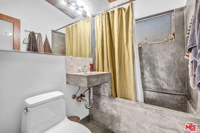 1547 Cerro Gordo Street, Los Angeles, CA 90026