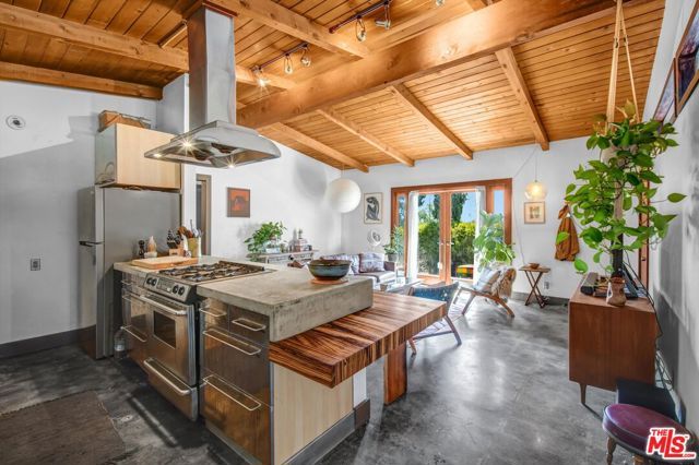 1547 Cerro Gordo Street, Los Angeles, CA 90026