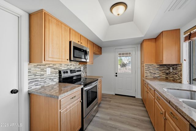 2905 W GLENDALE Avenue, Phoenix, AZ 85051