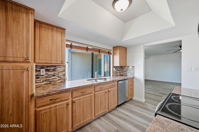 2905 W GLENDALE Avenue, Phoenix, AZ 85051