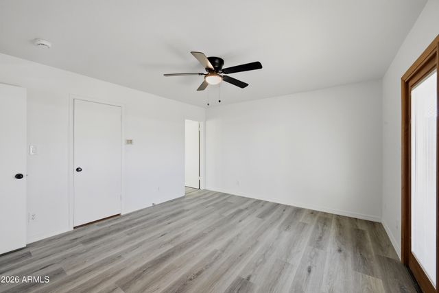 2905 W GLENDALE Avenue, Phoenix, AZ 85051