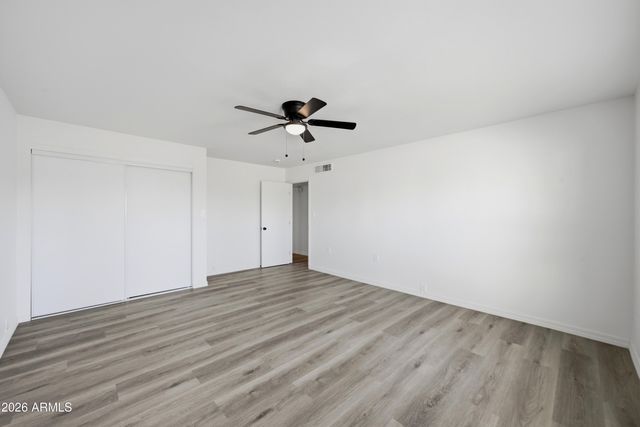 2905 W GLENDALE Avenue, Phoenix, AZ 85051